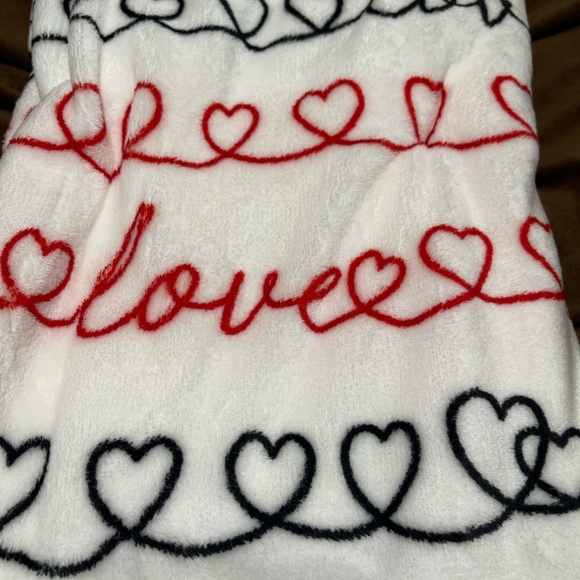 Way to Celebrate Valentine plush throw - Picture 2 of 4